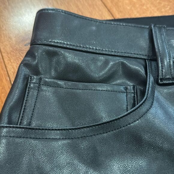 NWOT Abercrombie & Fitch The 90s Relaxed High Rise Vegan Leather Pants 35/20R - Picture 4 of 12